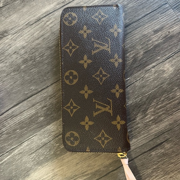 Louis Vuitton Monogram Wallet - Picture 5 of 9